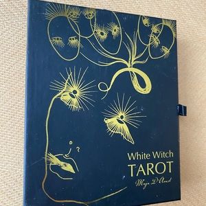 White witch, tarot
